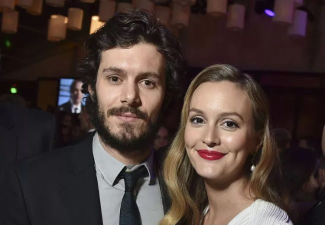 A picture of Arlo Day Brody's Parents, Leighton Meester and Adam Brody. 